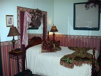The Historic Brook Forest Inn Evergreen Exterior foto