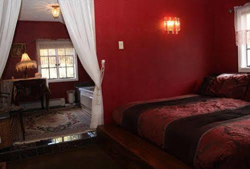 The Historic Brook Forest Inn Evergreen Exterior foto