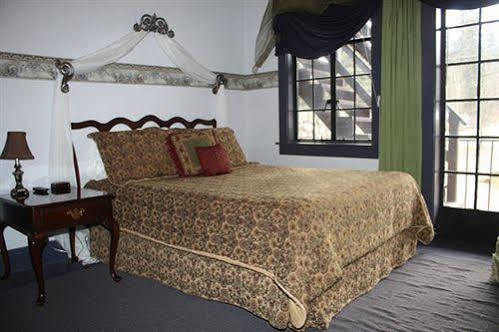 The Historic Brook Forest Inn Evergreen Exterior foto